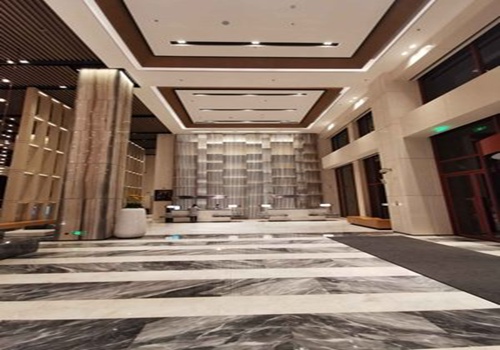 沪首家国际管理精品酒店四度叫卖